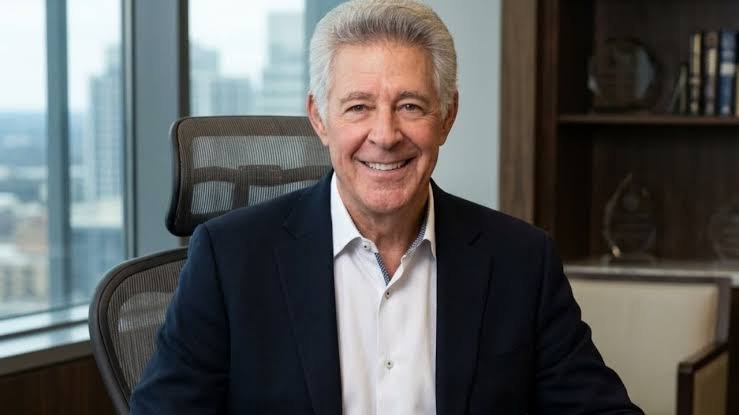 Where Barry Williams's money comes from